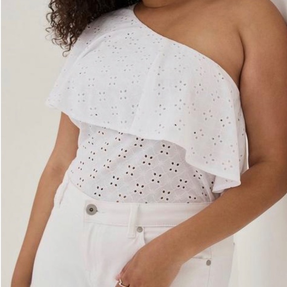 torrid Tops - Torrid Coastal Top 26 White Eyelet Ruffle Euro Summer Preppy Old Money Classic